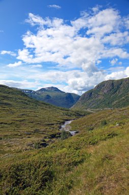 Vadinin güzel manzara Norveç mountai derin yer almaktadır.