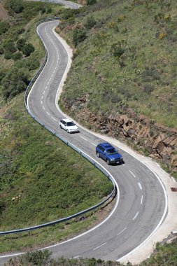 Yılan gibi yolda pyrenees, Fransa ve İspanya, med sınır