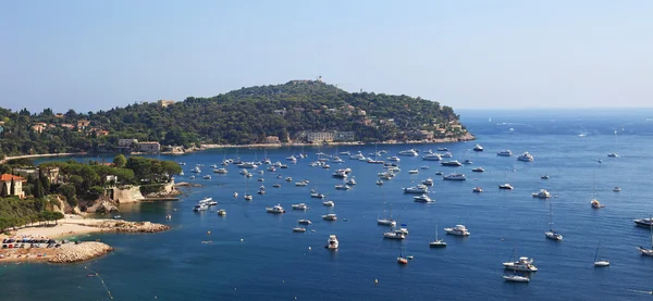 Panoramatický pohled na beatufil zálivu poblíž přístavu města Nice — Stock fotografie