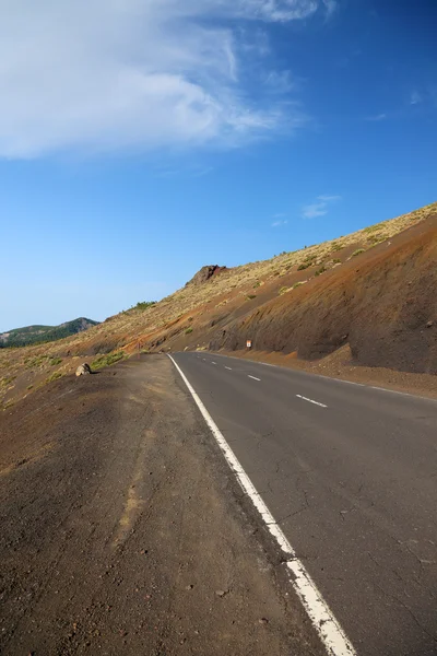 Estrada para o parque nacional El Teide, Ilha de Tenerife, Canário . — Fotografia de Stock