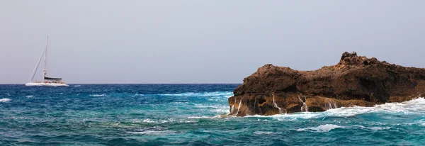 Panoramic view of sailing boat and rock near Tenerife, Canary Is — Stock Photo, Image