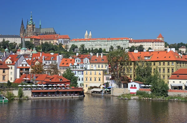 Wunderschöne Stadtlandschaft des alten Prag, Tschechische Republik. — Stockfoto