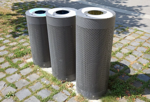 Tong sampah modern di Swiss, Eropa . — Stok Foto
