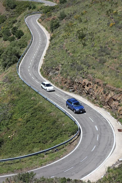 Strada serpentina nei Pirenei, terra di confine tra Francia e Spagna, Med — Foto Stock