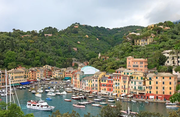 Población Portofino mundialmente famosa, Italia . — Foto de Stock