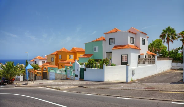 Street with modern villas, Tenerife island, Spain. — Stock Photo, Image