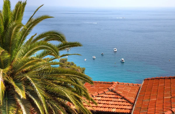 Vue sur la mer Méditerranée depuis la montagne, Côte Azur . — Photo