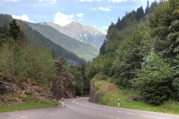 在瑞士的阿尔卑斯山，欧洲美路. — 图库照片