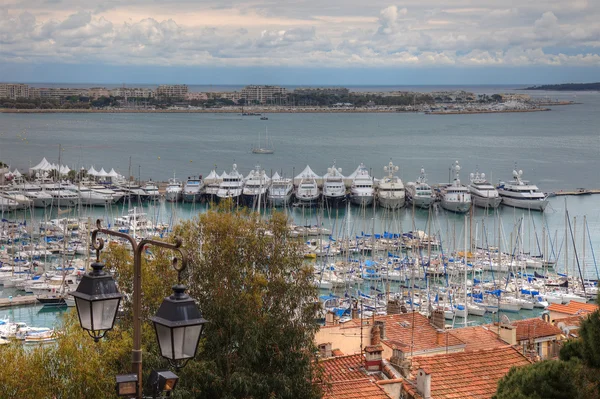 Cannes during springtime before festival, tungsten day. — Stock Photo, Image