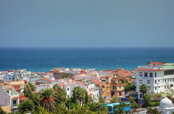 Litoral do Oceano Atlântico, vista da paisagem urbana da ilha de Tenerife . — Fotografia de Stock