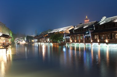 Çin inşaatı gece sahnesi