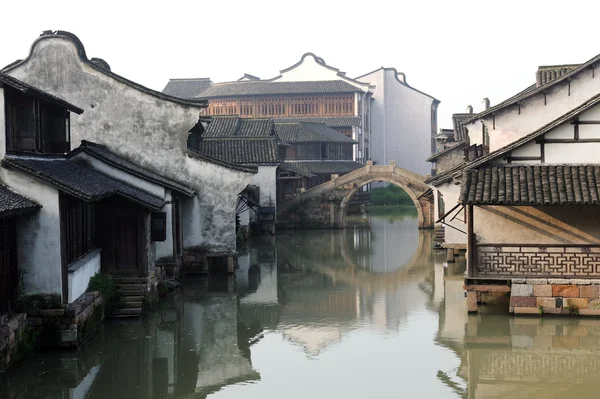 Čína starobylé budovy v wuzhen městě — Stock fotografie