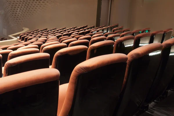 Cadeiras no teatro moderno — Fotografia de Stock