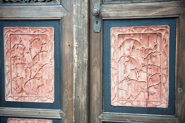 Chinês velha porta de madeira — Fotografia de Stock