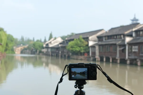 Tirando foto da aldeia chinesa — Fotografia de Stock
