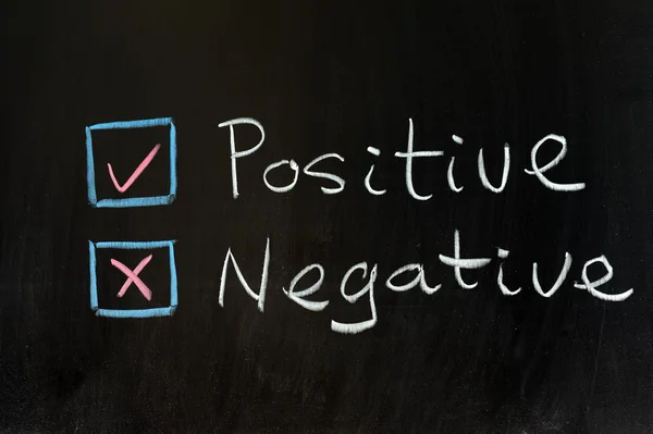 Positiva eller negativa — Stockfoto