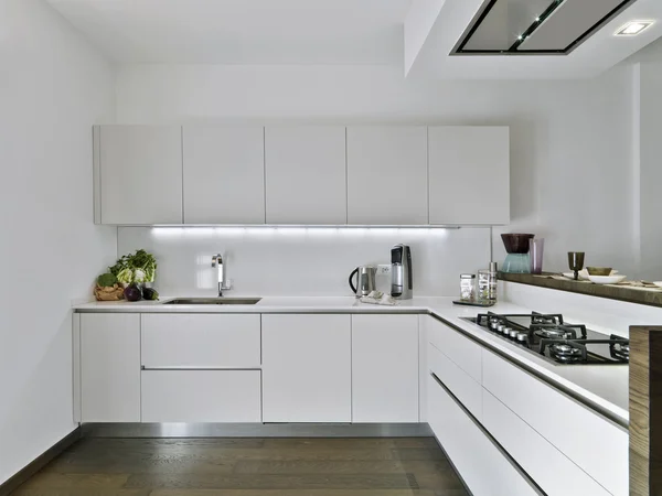 Cucina moderna bianca — Foto Stock