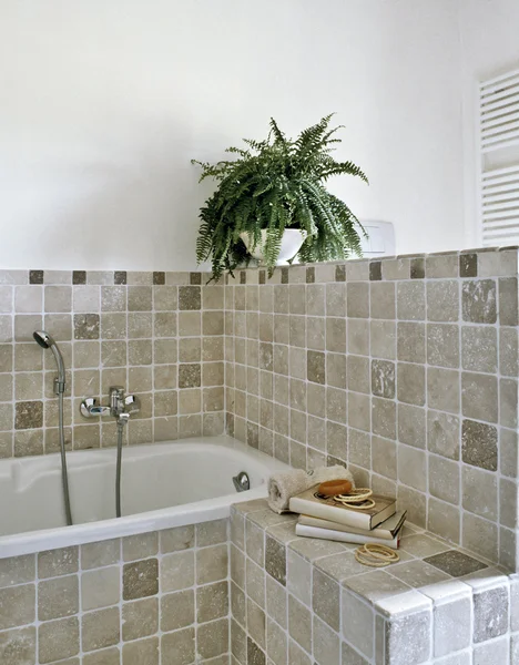 Детали ванны в современной ванной комнате — стоковое фото