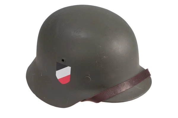 Шлем немецкой армии периода Второй мировой войны — стоковое фото