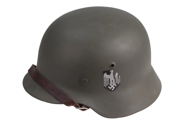 Шлем немецкой армии периода Второй мировой войны — стоковое фото