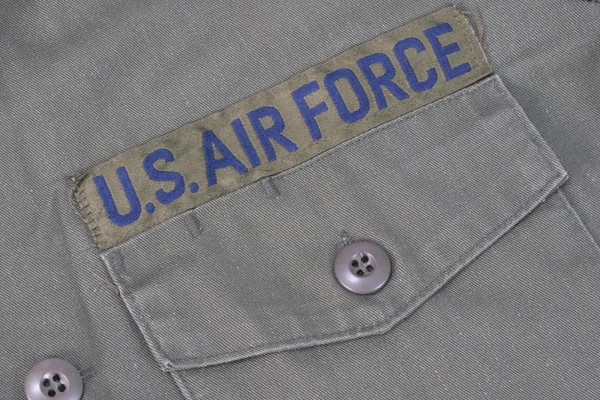 Velho uniforme da força aérea com distintivo — Fotografia de Stock