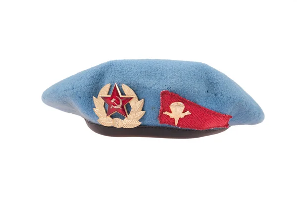 苏联陆军空降部队隔离在白色背景上的蓝色贝雷帽 — 图库照片
