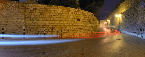 狭窄的街道上的耶路撒冷旧 — 图库照片