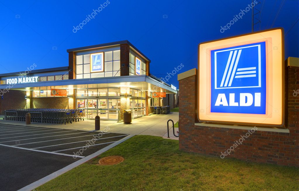 Aldi — Redaktionelles Stockfoto © sepavone 10494074