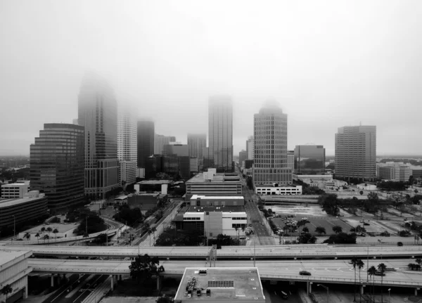 Tampa no nevoeiro — Fotografia de Stock