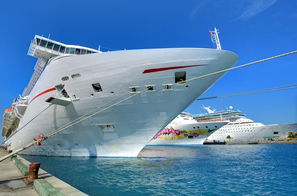 Docked Cruise Ships — Stock Photo, Image
