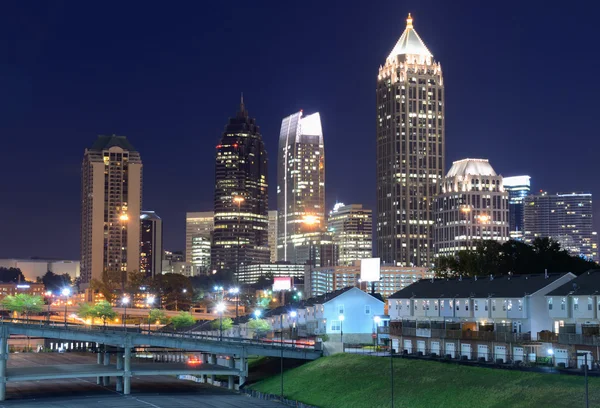 Атланта Скайлайн над Парком Свободы — стоковое фото