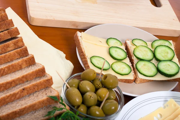 Zubereitung gesunder vegetarischer Sandwiches — Stockfoto