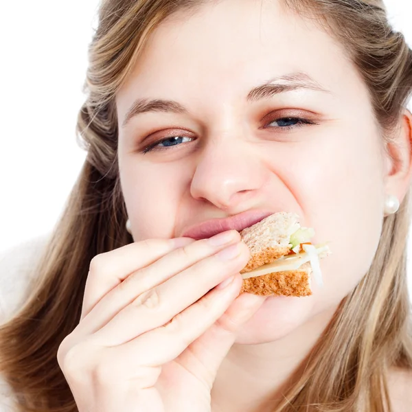女人享受吃的三明治 — 图库照片