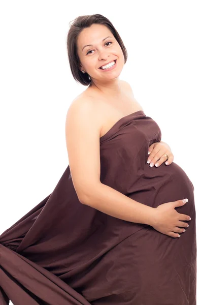 Счастливая беременная женщина, завернутая в простыню — стоковое фото