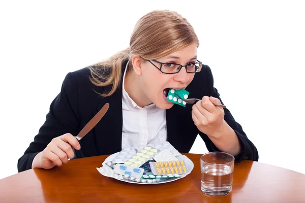 Γυναίκα τρώει δισκία, φάρμακα και χάπια — Φωτογραφία Αρχείου