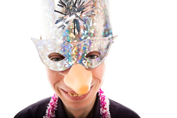 Engraçado homem feio com máscara de festa sorrindo — Fotografia de Stock