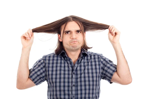 Homem engraçado mostrando seu cabelo longo — Fotografia de Stock