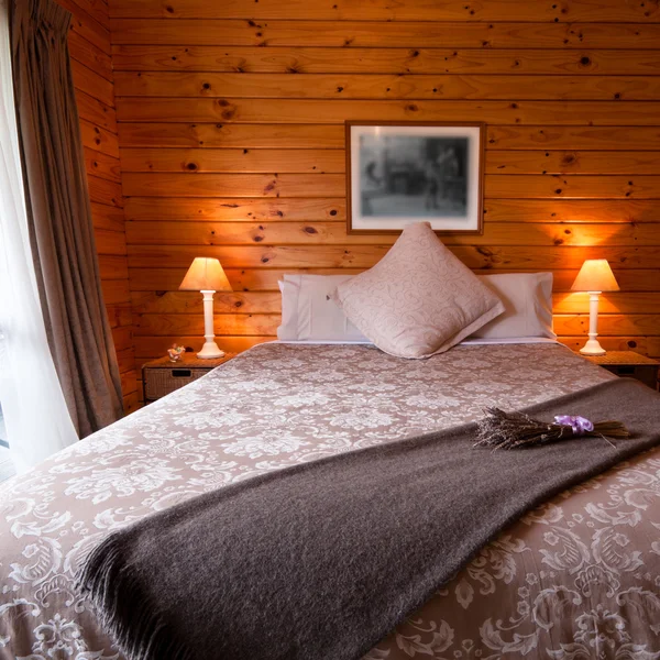 Lodge bedroom interior detail — Stock Photo, Image