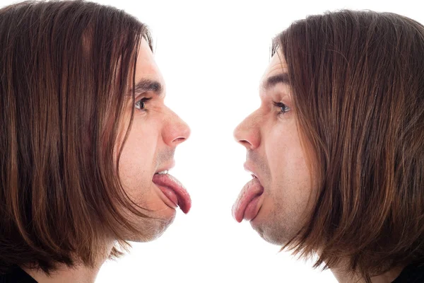 Profil twarzy człowieka wystaje język — Zdjęcie stockowe