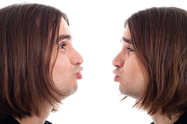 Profil för man gör kiss ansiktet — Stockfoto