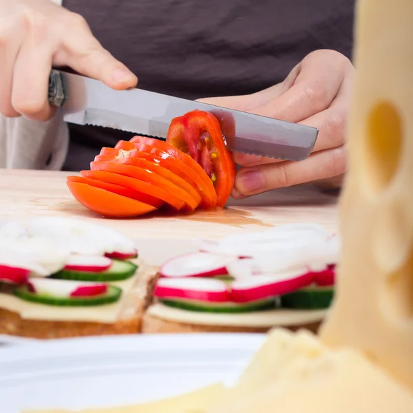 Slicing fresh tomato — Stock Photo, Image
