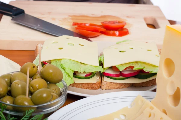 Kaas sandwiches voorbereiding — Stockfoto