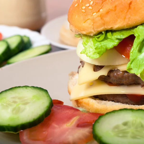 Dettaglio hamburger fatto in casa — Foto Stock