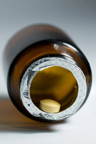 Ein Makrobild einer einzigen letzten Pille — Stockfoto