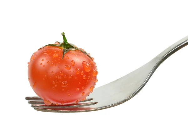 Een verse natte tomaat op een vork — Stockfoto