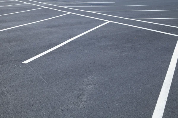 Tomma parkeringsplatser — Stockfoto
