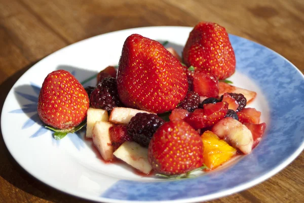 Fructe proaspete sezoniere — Fotografie, imagine de stoc