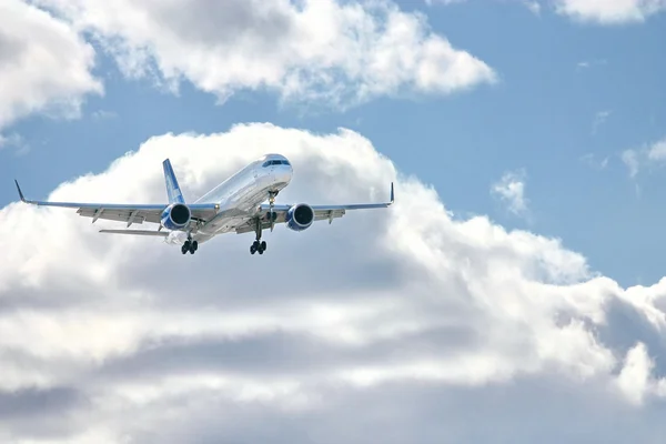 Modern airplane in the sky near airport. — Stock Photo, Image