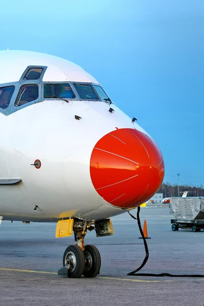 Closeup červené letadla nosu — Stock fotografie