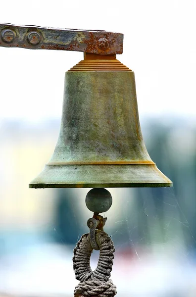 Glocke auf Segelschiff — Stockfoto